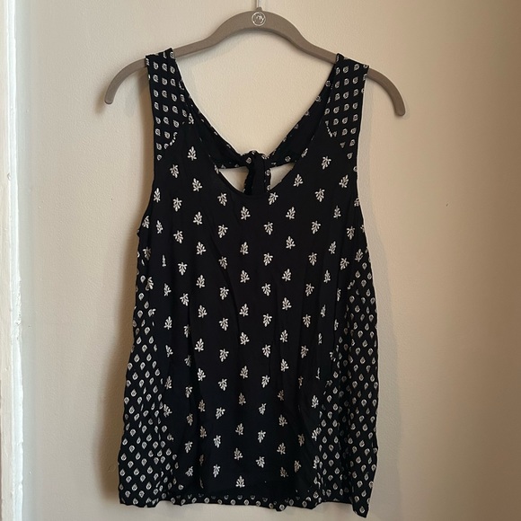 Old Navy black white patterned tank - Picture 2 of 7